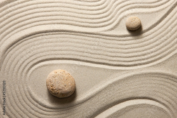 Постер Круглый камень на песке с рисунком с типом исполнения На холсте без рамы