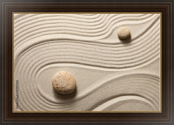 Постер Круглый камень на песке с рисунком с типом исполнения На холсте в раме в багетной раме 1.023.151