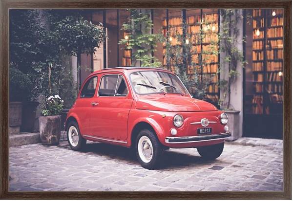 Постер Маленький красный ретро-автомобиль на улице с типом исполнения На холсте в раме в багетной раме 221-02