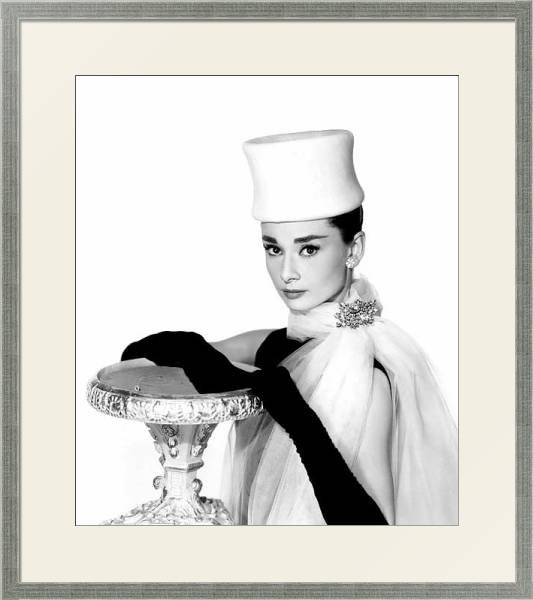 Постер Hepburn, Audrey 53 с типом исполнения Под стеклом в багетной раме 1727.2510