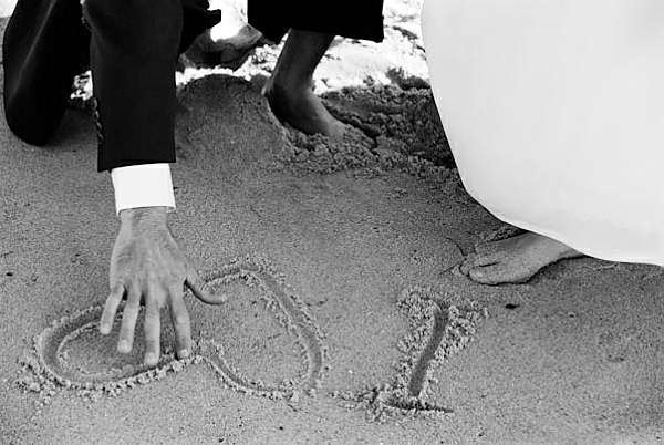 Постер Сердце на песке с типом исполнения На холсте без рамы