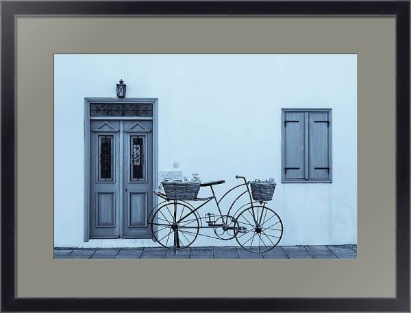 Постер Дверь, окно и велосипед с типом исполнения Под стеклом в багетной раме 221-01