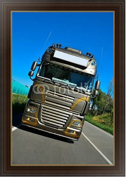 Постер Современный грузовик с типом исполнения На холсте в раме в багетной раме 1.023.151