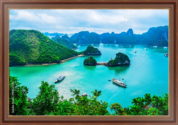 Постер Вьетнам. Scenic view of islands in Halong Bay с типом исполнения На холсте в раме в багетной раме 35-M719P-83