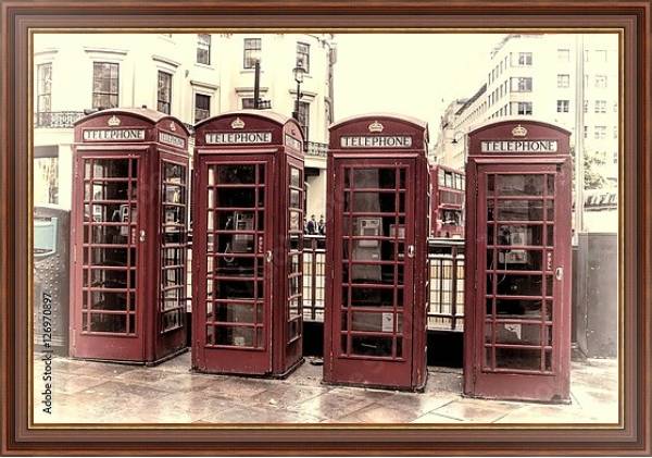 Постер Лондон, четыре красные телефонные будки, ретро фото с типом исполнения На холсте в раме в багетной раме 35-M719P-83