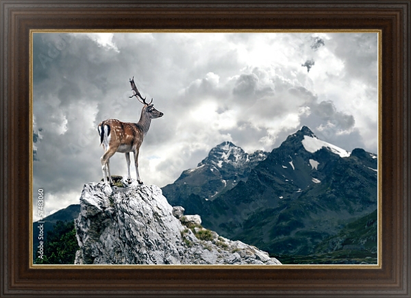 Постер Олень на вершине скалы на фоне снежных гор с типом исполнения На холсте в раме в багетной раме 1.023.151