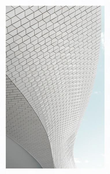 Постер Плавные изгибы современной архитектуры с типом исполнения На холсте в раме в багетной раме 221-03