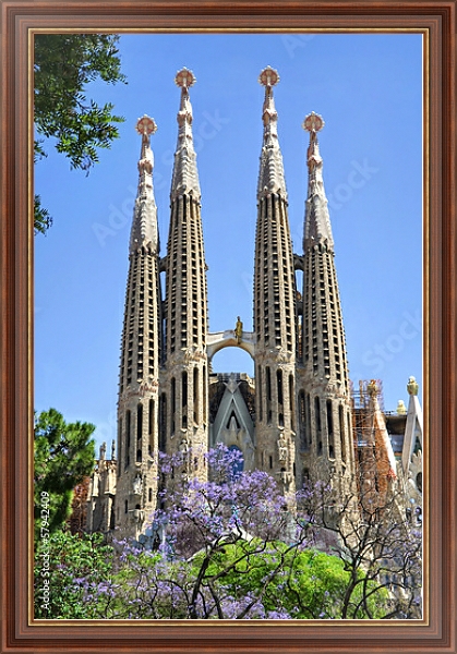 Постер Испания. Барселона. Собор Святого Семейства с типом исполнения На холсте в раме в багетной раме 35-M719P-83