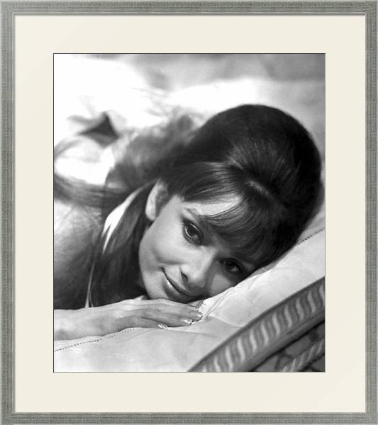 Постер Hepburn, Audrey 77 с типом исполнения Под стеклом в багетной раме 1727.2510