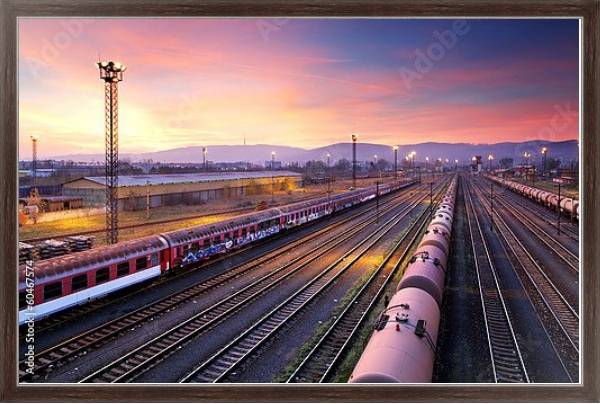 Постер Товарный поезд на станции вечером с типом исполнения На холсте в раме в багетной раме 221-02