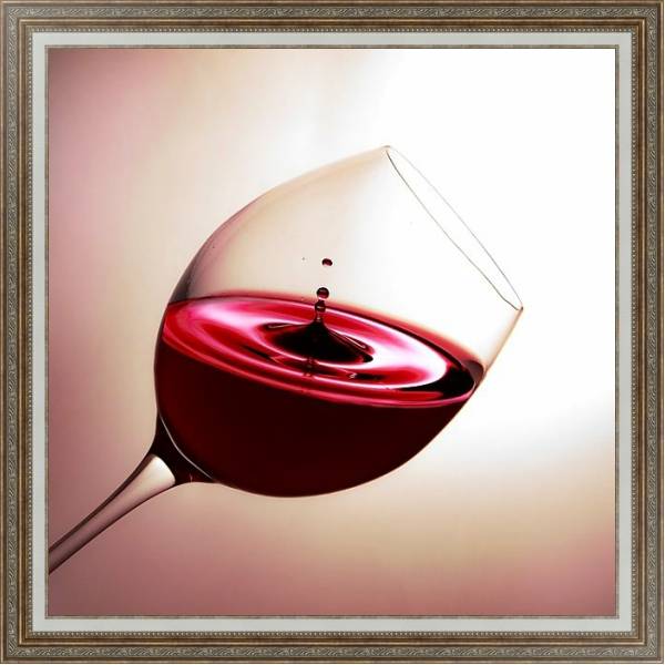 Постер Капля красного вина в бокале с типом исполнения На холсте в раме в багетной раме 595.M52.330