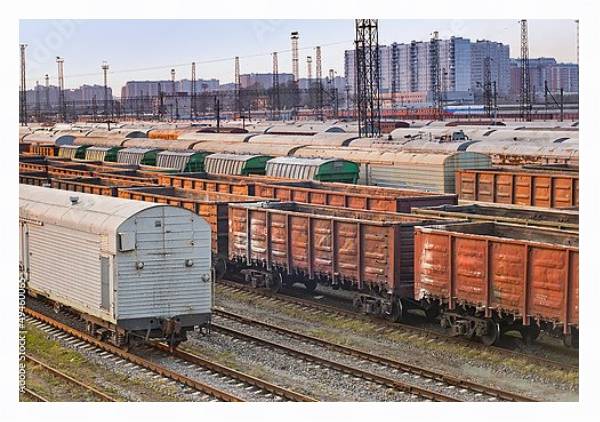 Постер Железнодорожные грузовые вагоны на станции с типом исполнения На холсте в раме в багетной раме 221-03