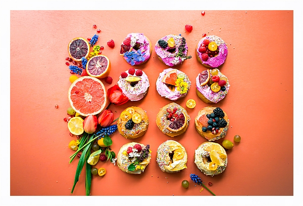 Постер Пончики с фруктами и ягодами с типом исполнения На холсте в раме в багетной раме 221-03