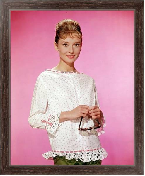 Постер Хепберн Одри 111 с типом исполнения На холсте в раме в багетной раме 221-02