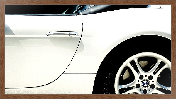 Постер Белый борт BMW с типом исполнения На холсте в раме в багетной раме 1727.4310