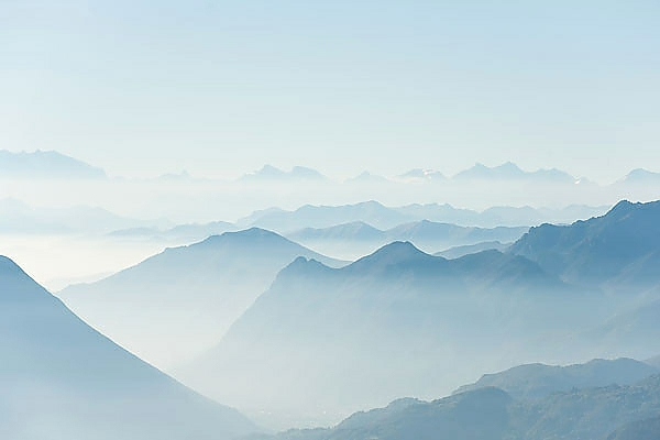 Постер Голубые холмы в тумане с типом исполнения На холсте без рамы