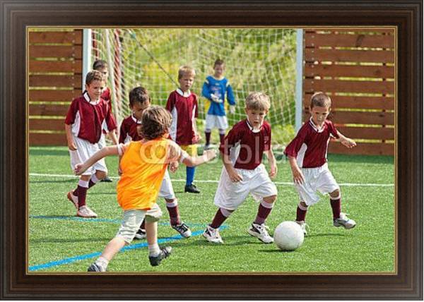 Постер Юная футбольная команда с типом исполнения На холсте в раме в багетной раме 1.023.151