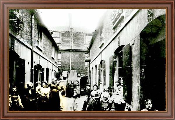 Постер Slum in Victorian London с типом исполнения На холсте в раме в багетной раме 35-M719P-83