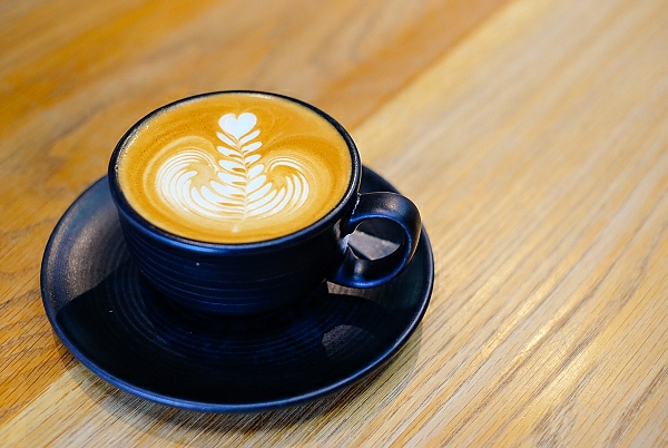 Постер Ароматный кофе в синей чашке с типом исполнения На холсте без рамы