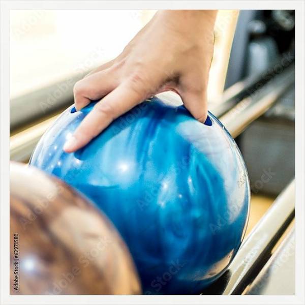 Постер Мяч для игры в боулинг с типом исполнения На холсте в раме в багетной раме 1727.7010