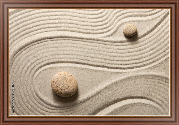 Постер Круглый камень на песке с рисунком с типом исполнения На холсте в раме в багетной раме 35-M719P-83