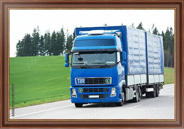 Постер Синий грузовик с синим трейлером на шоссе с типом исполнения На холсте в раме в багетной раме 35-M719P-83