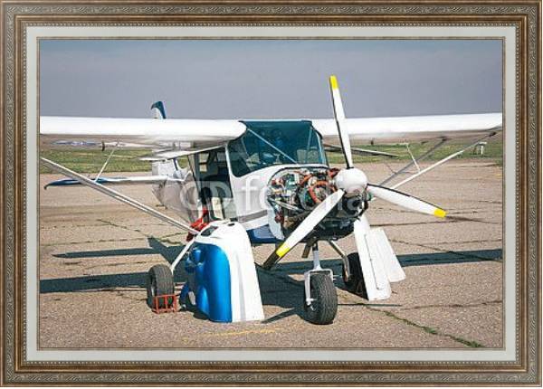 Постер легкий самолет с пропеллером с типом исполнения На холсте в раме в багетной раме 595.M52.330