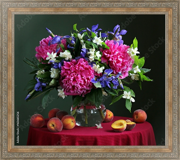 Постер Букет садовых цветов с персиками на столе с типом исполнения На холсте в раме в багетной раме 484.M48.310
