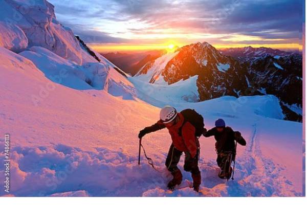 Постер Альпинисты в конце восхождения с типом исполнения На холсте без рамы