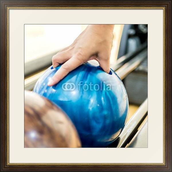 Постер Мяч для игры в боулинг с типом исполнения Под стеклом в багетной раме 1.023.036