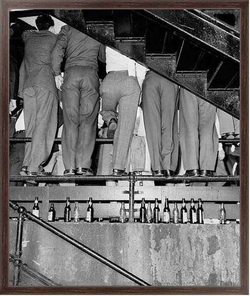 Постер История в черно-белых фото 528 с типом исполнения На холсте в раме в багетной раме 221-02