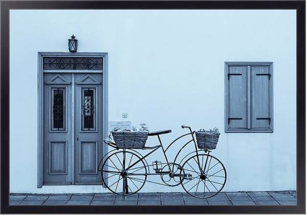 Постер Дверь, окно и велосипед с типом исполнения На холсте в раме в багетной раме 221-01