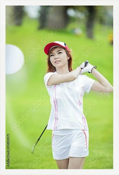 Постер Девушка играющая в гольф с типом исполнения На холсте в раме в багетной раме 1727.7010
