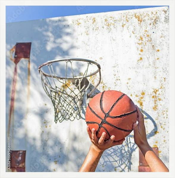 Постер Бросок в баскетбольную корзину с типом исполнения На холсте в раме в багетной раме 1727.7010