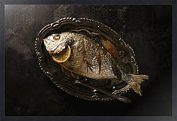 Постер Жареная рыбка на серебряной тарелке