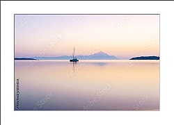 Постер Греция. Дрейфующую яхта ранним утром