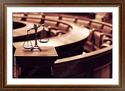 Постер Декоративные весы правосудия в зале суда