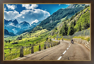Постер в раме Швейцария. Байкеры на альпийском перевале