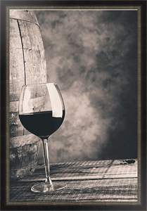 Постер Бокал выдержанного вина. Чёрно-белое фото