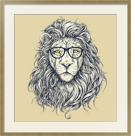 Лев в очках в золотой раме под стеклом