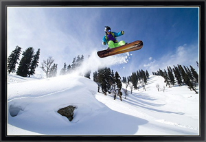Постер в раме Невероятный прыжок на сноуборде