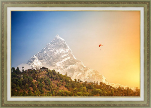 Постер в раме Полет на параплане в Гималаях