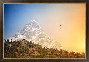 Постер в раме Полет на параплане в Гималаях