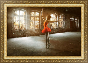 Постер в раме Танцовщица в заброшенном здании