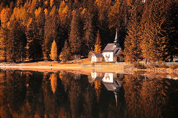 Италия. Озеро Брайес. Золотая Осень