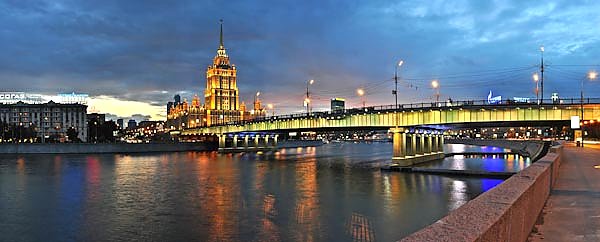 Россия. Москва. Гостиница Украина и Новоарбатский мост