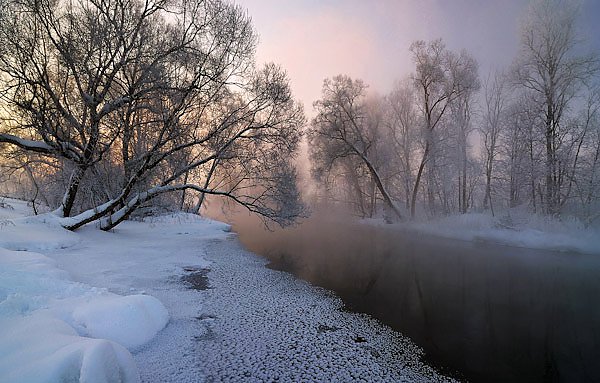 Река Истра, Россия. Утро на зимней реке