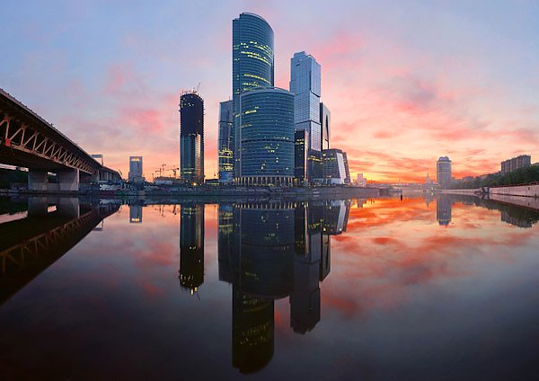 Москва, Россия. Вид на деловой центр Москва-Сити. Раннее утро
