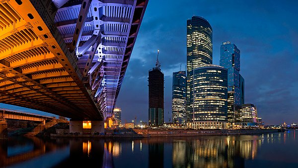 Россия, Москва - Сити, мост, вечер