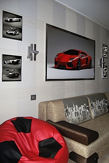 Оформление частной квартиры картинами и фотографиями в рамах